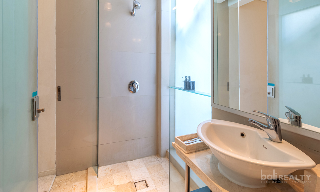 Ground Floor Studio Apartment with 21 Year Lease on the Double Six Beachfront — image 8