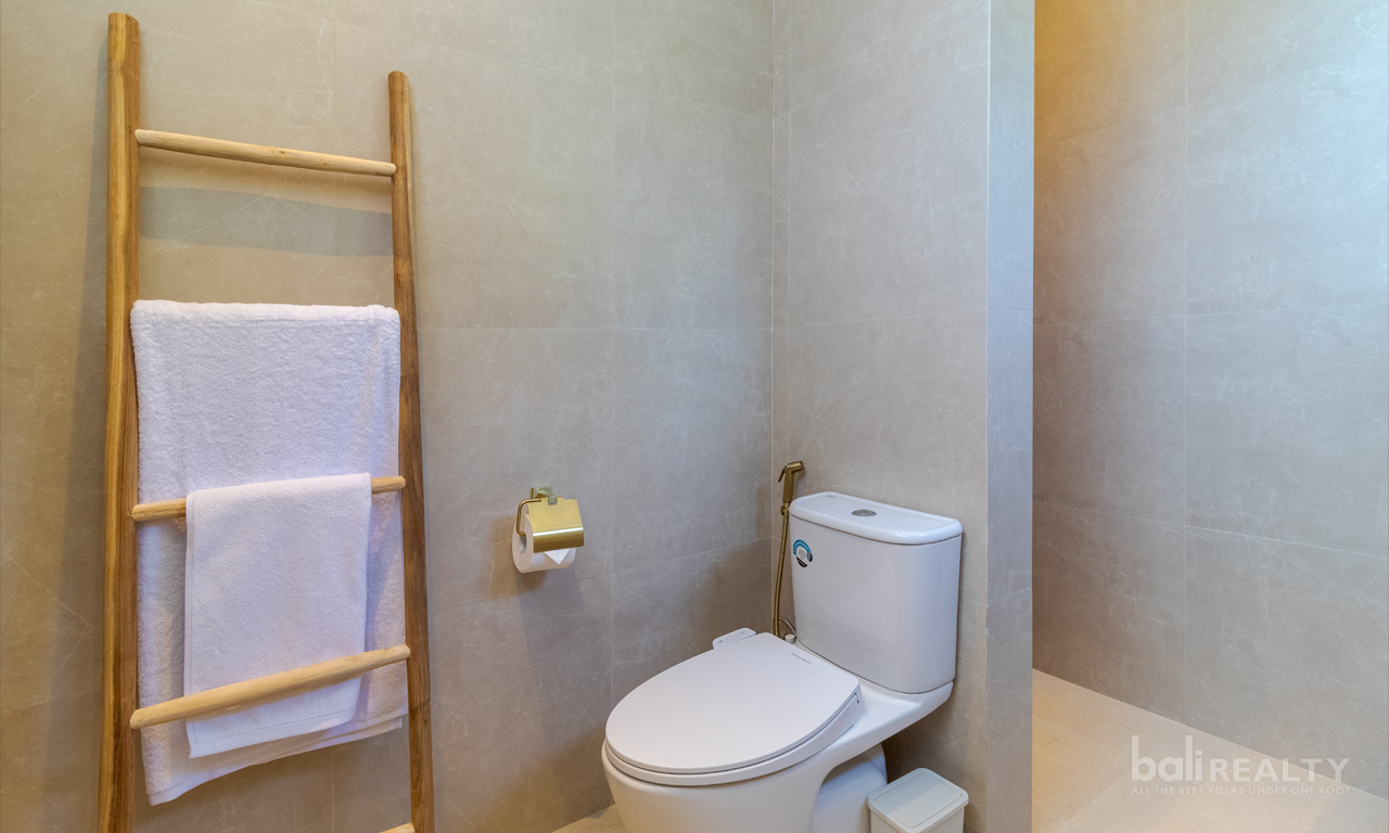 Three-Bedroom Villa in Prime Central Legian: Ideal for Living & Investment — image 11