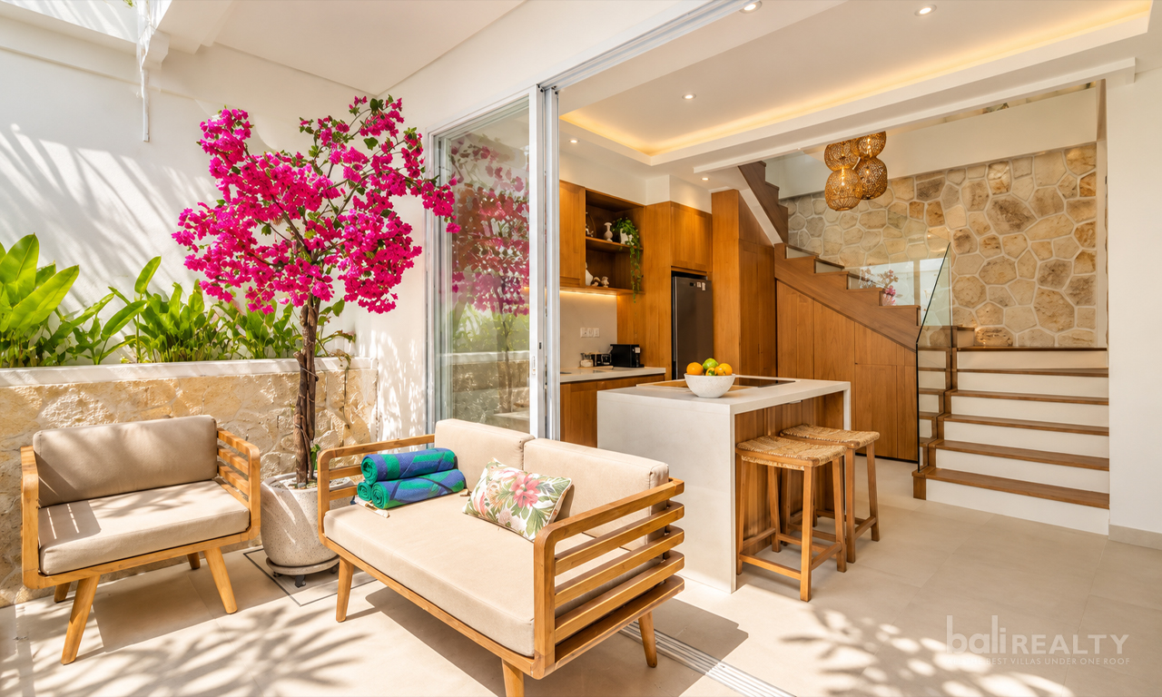 Four -Bedroom Villa in Prime Central Legian: Steps from Legian Beach – 2974