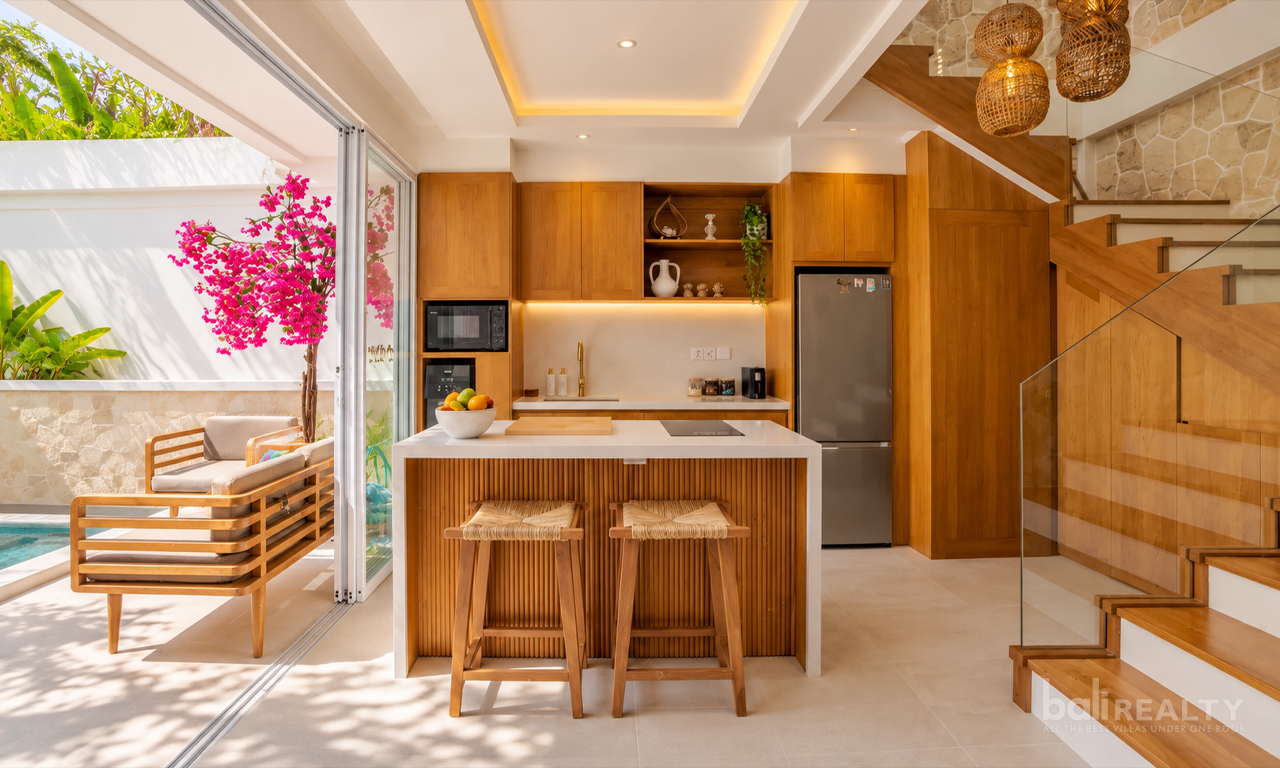 Four -Bedroom Villa in Prime Central Legian: Steps from Legian Beach – 2974 — image 1