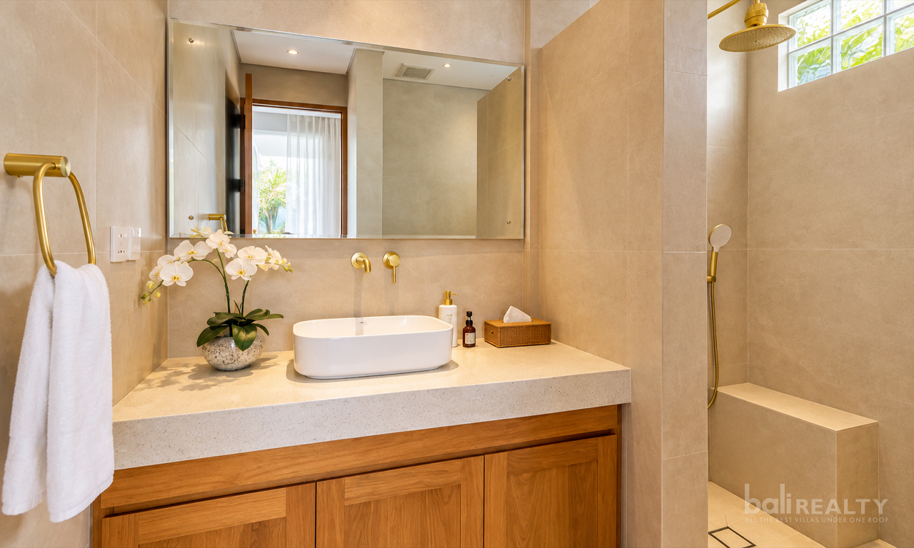 Four -Bedroom Villa in Prime Central Legian: Steps from Legian Beach – 2974 — image 5