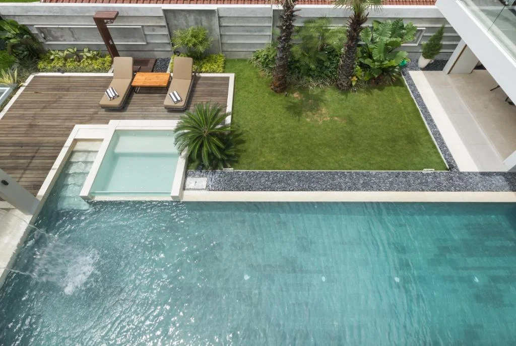 Luxurious 4-Bdr Modern Villa with Tropical Charm and Scenic Views in Canggu — image 11