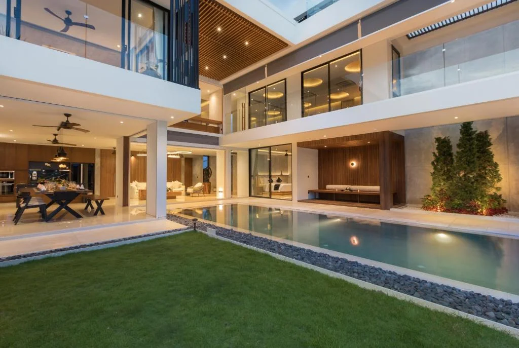 Luxurious 4-Bdr Modern Villa with Tropical Charm and Scenic Views in Canggu — image 16