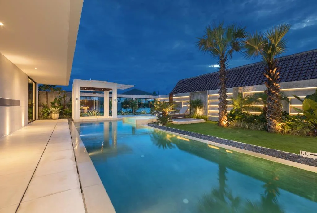 Luxurious 4-Bdr Modern Villa with Tropical Charm and Scenic Views in Canggu — image 13