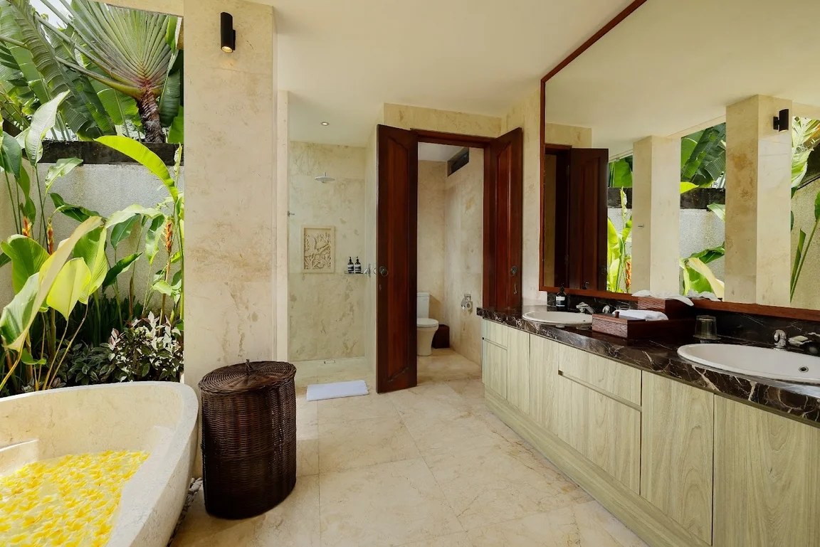 Luxurious 5-Bedroom Private Villa with Pool, Tropical Gardens in Seminyak — image 14