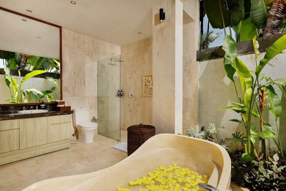 Luxurious 5-Bedroom Private Villa with Pool, Tropical Gardens in Seminyak — image 9
