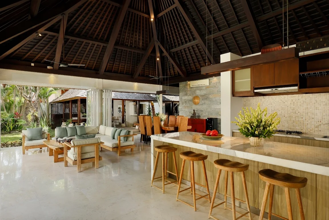 Luxurious 5-Bedroom Private Villa with Pool, Tropical Gardens in Seminyak — image 11