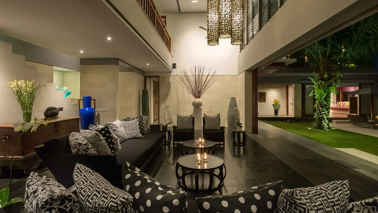 Luxury 4-Bedroom Villa with Sunset Rooftop in Canggu — image 17