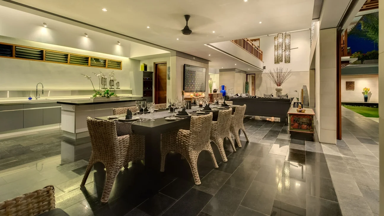 Luxury 4-Bedroom Villa with Sunset Rooftop in Canggu — image 7