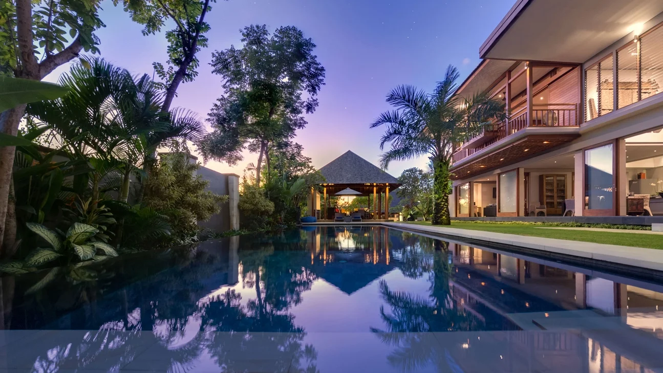 Luxury 4-Bedroom Villa with Sunset Rooftop in Canggu — image 3