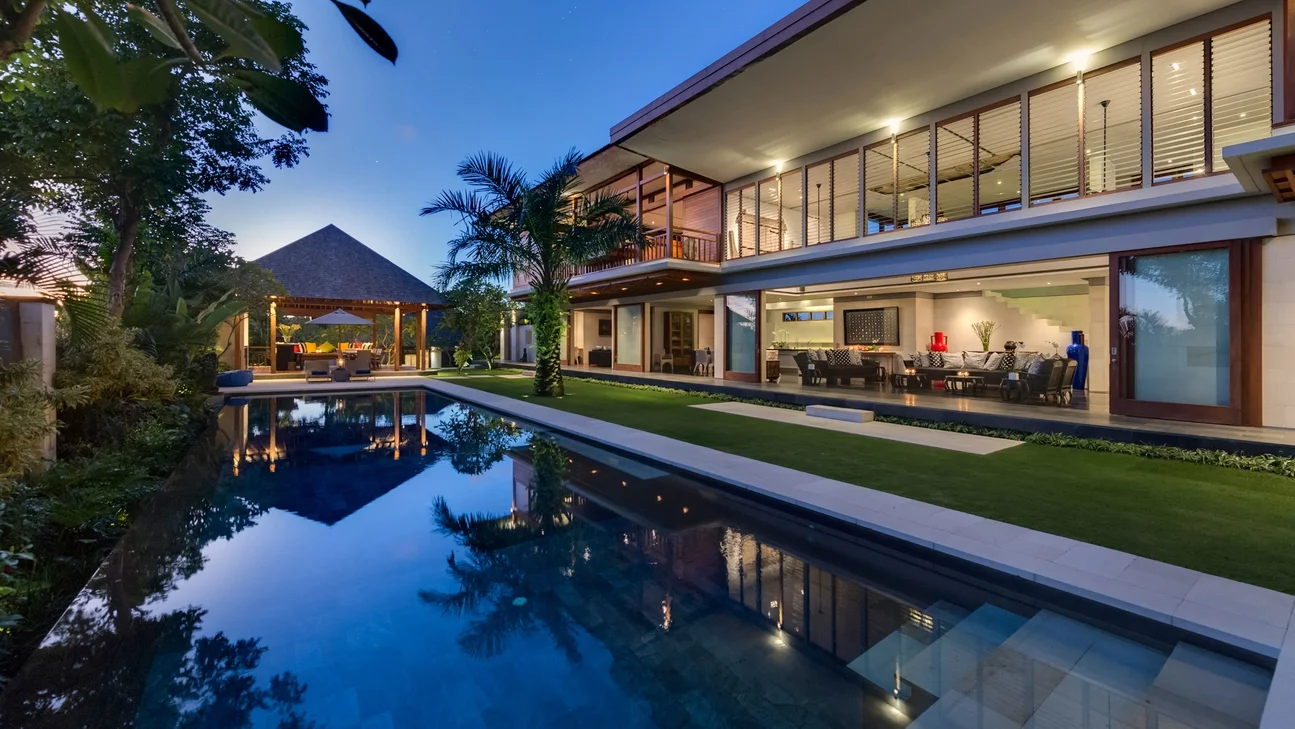 Luxury 4-Bedroom Villa with Sunset Rooftop in Canggu — image 6