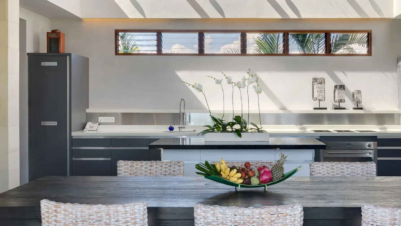 Luxury 4-Bedroom Villa with Sunset Rooftop in Canggu — image 12