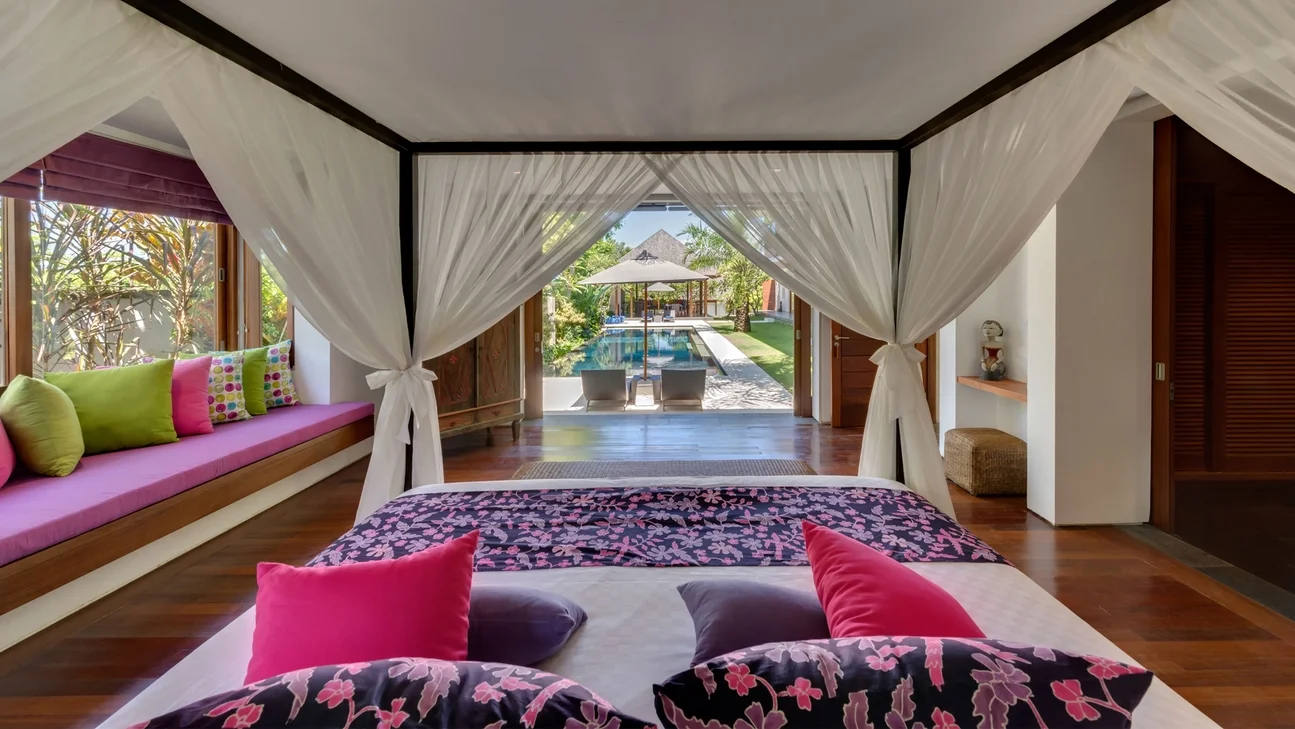 Luxury 4-Bedroom Villa with Sunset Rooftop in Canggu — image 10