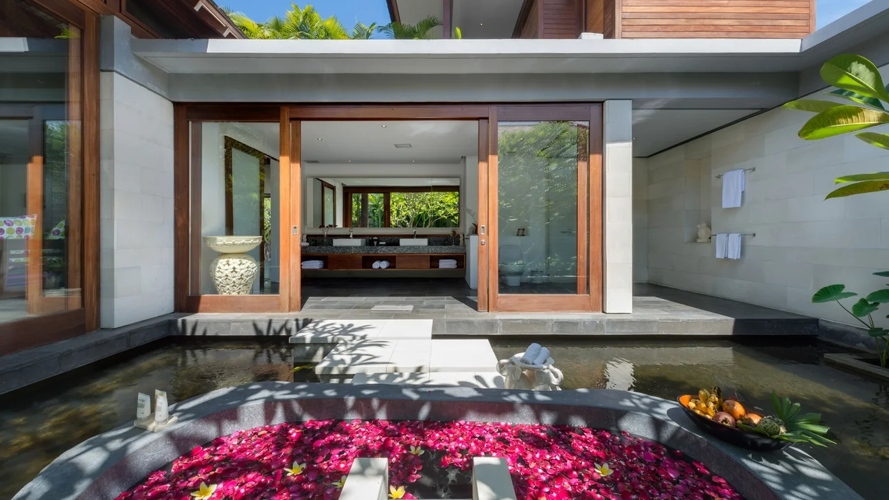 Luxury 4-Bedroom Villa with Sunset Rooftop in Canggu — image 9