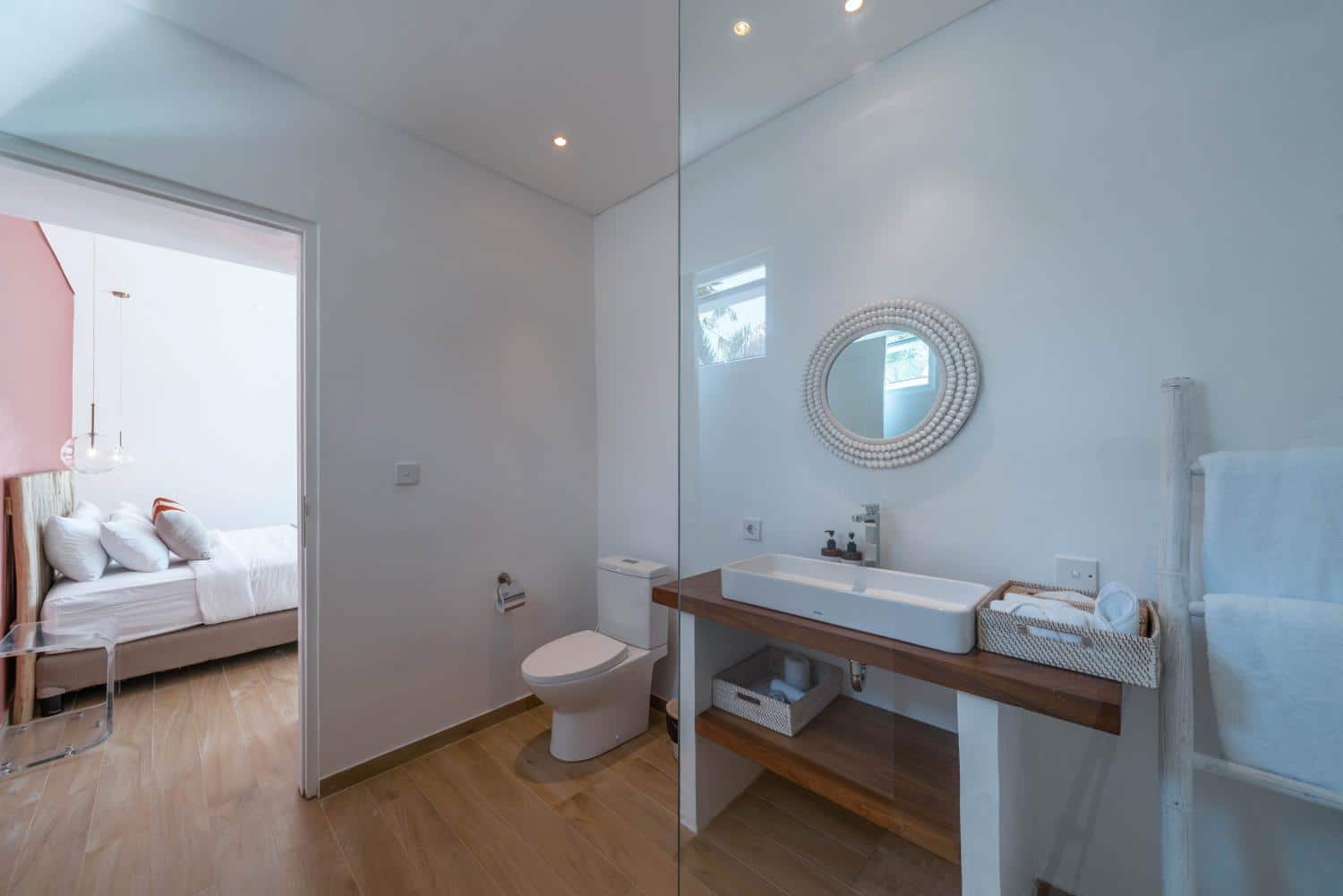 Modern 6-Bedroom Villa for Yearly Rent Near Berawa Beach — image 18