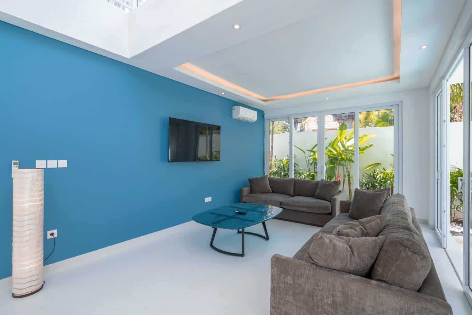 Modern 6-Bedroom Villa for Yearly Rent Near Berawa Beach — image 6