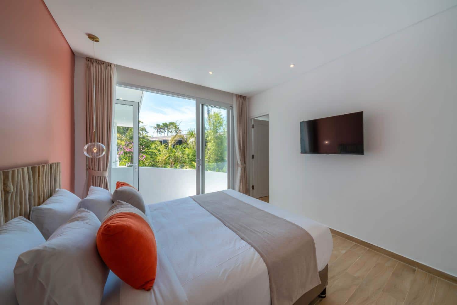 Modern 6-Bedroom Villa for Yearly Rent Near Berawa Beach — image 13