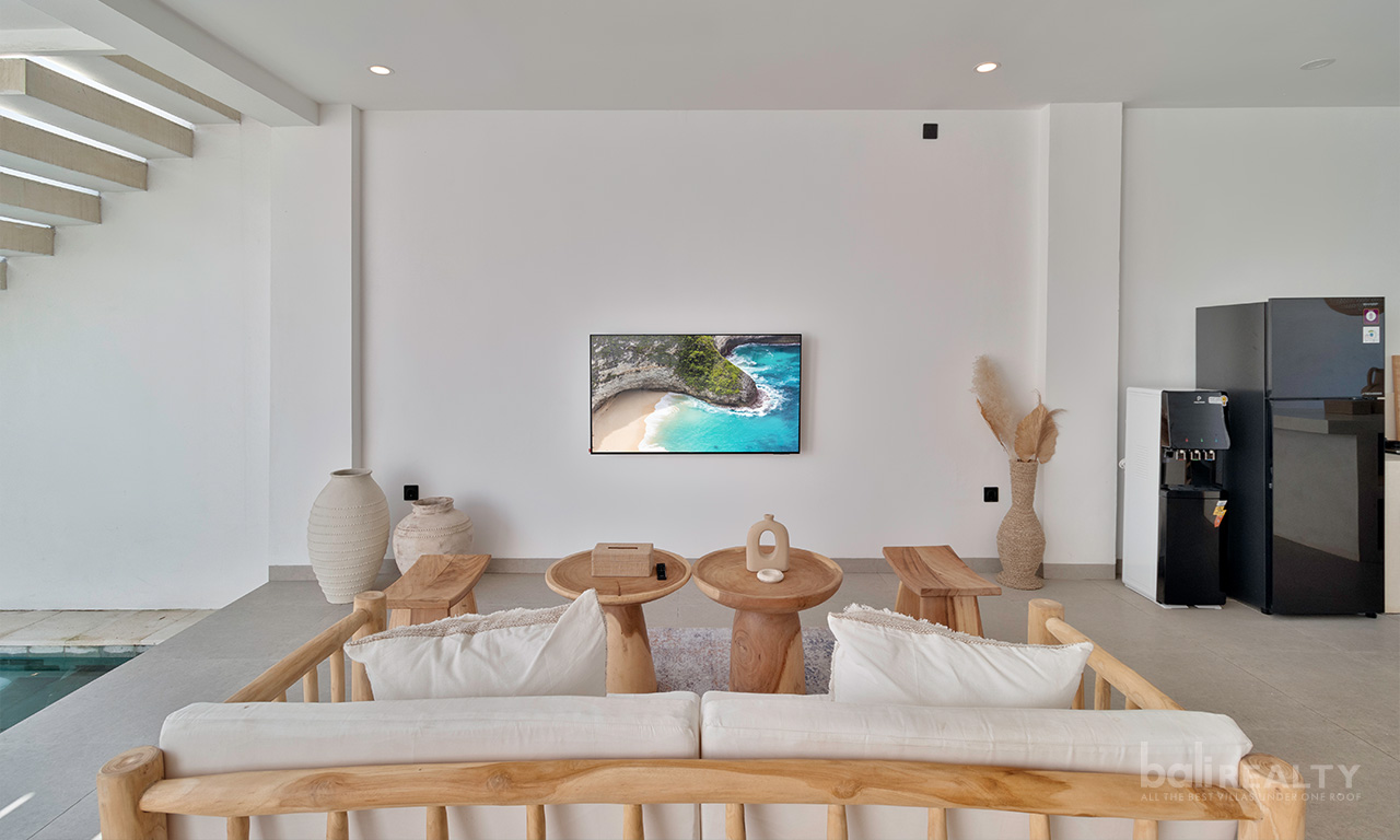 Rustic Two-Bedroom Villa in Tumbak Bayuh, a Short Drive to the Beach — image 2
