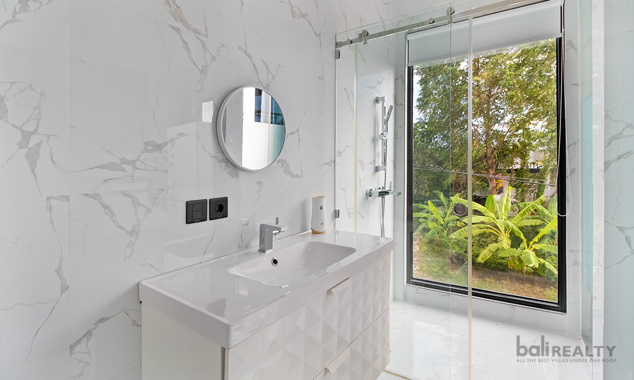 Modern Two-Bedroom Villa with Jacuzzi, 35-Year Lease, Proximity to Pererenan Beach – 2527 — image 10