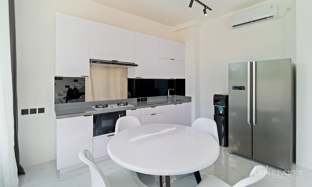 Modern Two-Bedroom Villa with Jacuzzi, 35-Year Lease, Proximity to Pererenan Beach – 2527 — image 5