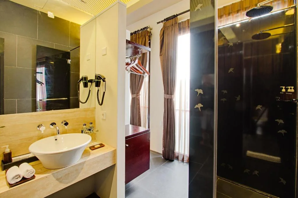 Romantic 1-Bedroom Pool Suite Villa in Kuta – Perfect for Honeymoon — image 8