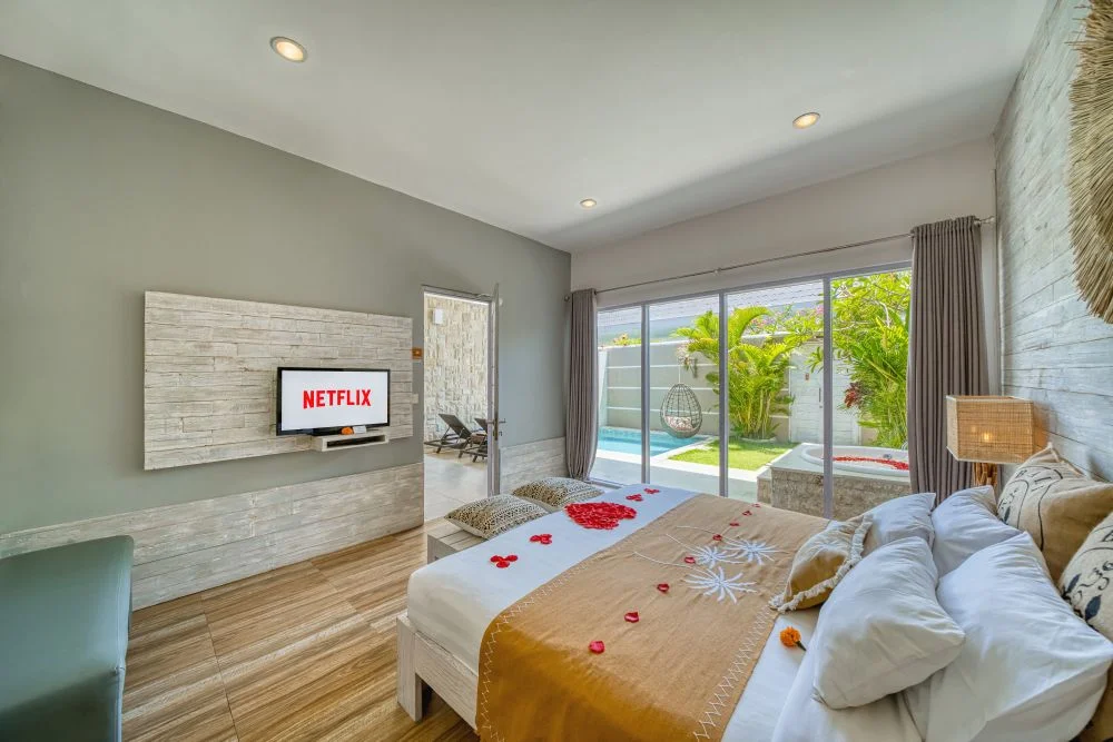 Romantic 1BR Private Villa w/ Pool & Jacuzzi – Tranquil Hideaway in Legian – BVI10555 — image 10