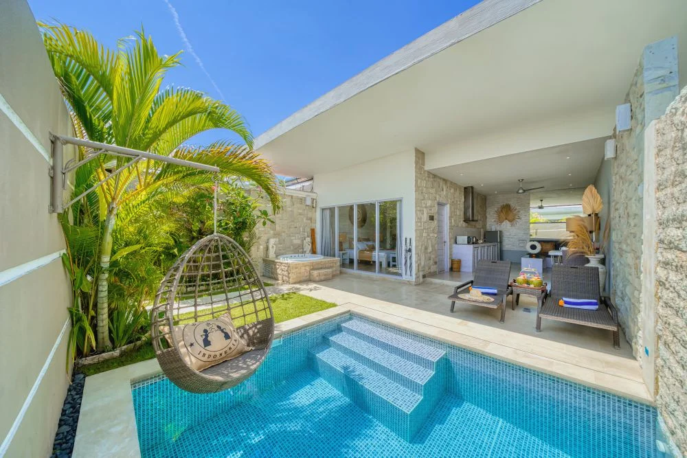 Romantic 1BR Private Villa w/ Pool & Jacuzzi – Tranquil Hideaway in Legian – BVI10555 — image 3