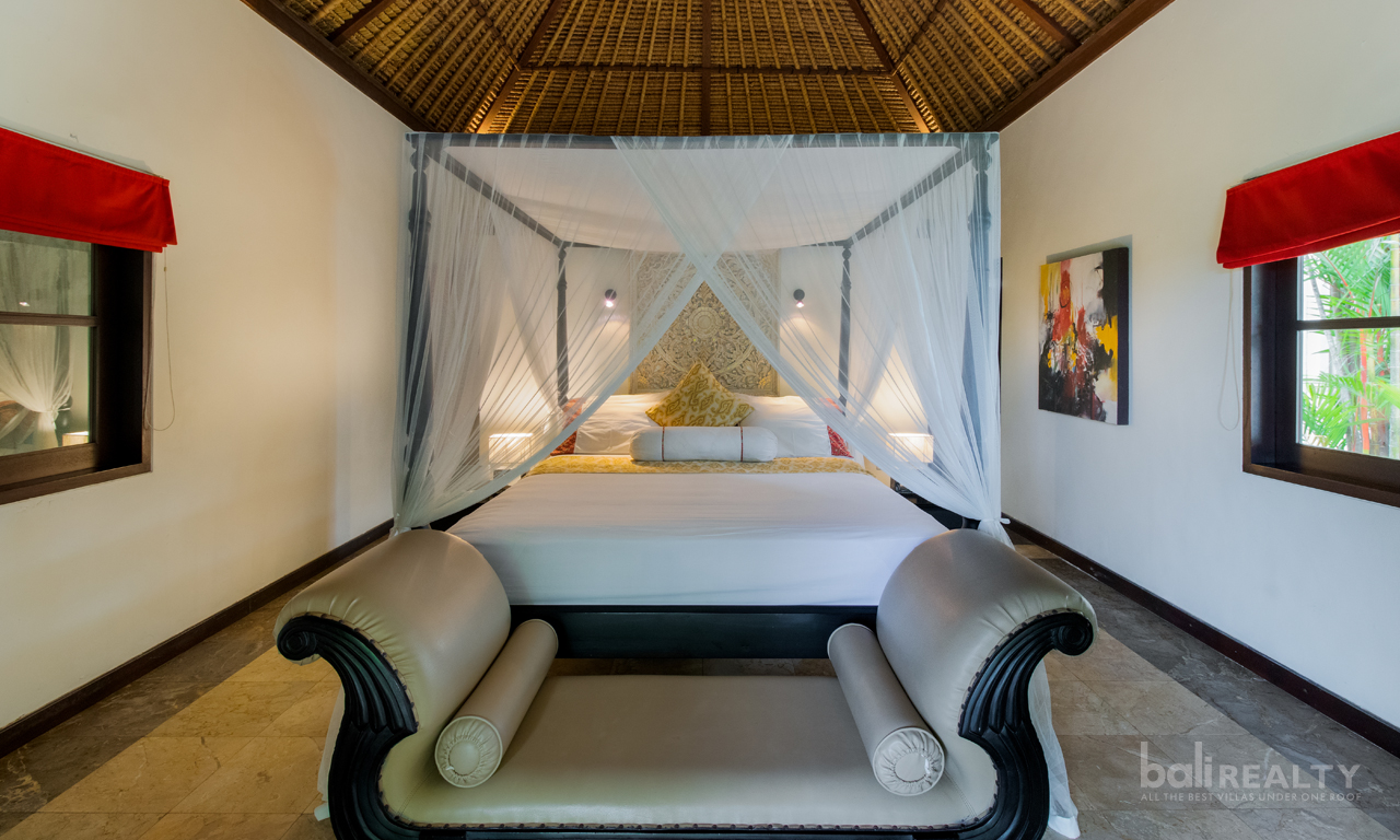 Unparalleled Opportunity: Freehold Four-Bedroom Villa with Deluxe Design on Expansive 1360 sqm Land, Proximity to Sanur Beach — image 9