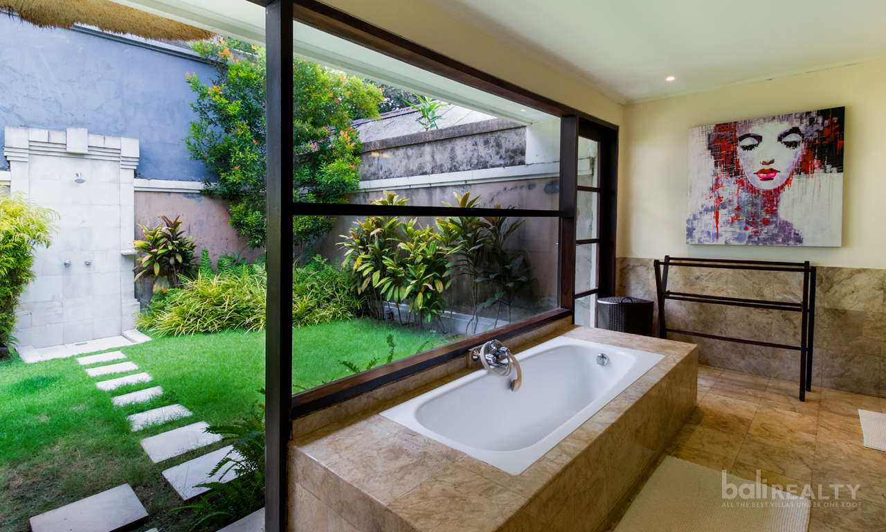 Unparalleled Opportunity: Freehold Four-Bedroom Villa with Deluxe Design on Expansive 1360 sqm Land, Proximity to Sanur Beach — image 11