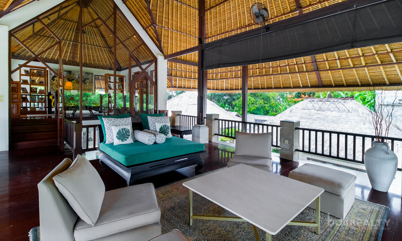 Unparalleled Opportunity: Freehold Four-Bedroom Villa with Deluxe Design on Expansive 1360 sqm Land, Proximity to Sanur Beach — image 2
