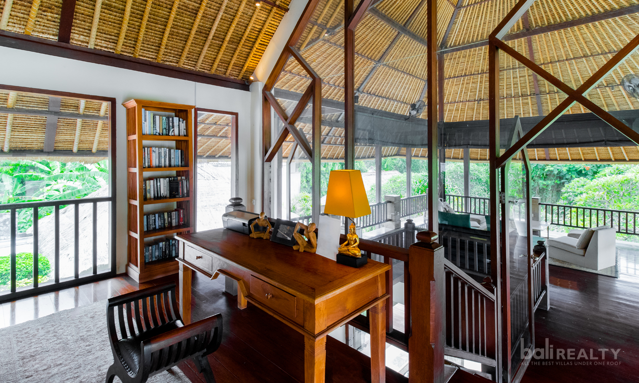 Unparalleled Opportunity: Freehold Four-Bedroom Villa with Deluxe Design on Expansive 1360 sqm Land, Proximity to Sanur Beach — image 5
