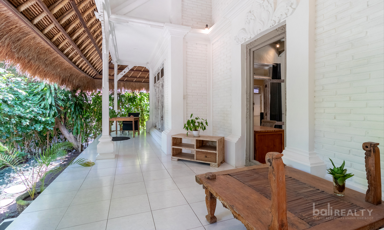 Yearly Rental: Tropical Two-Bedroom Villa in Mertasari Sanur, Steps from the Beach — image 2