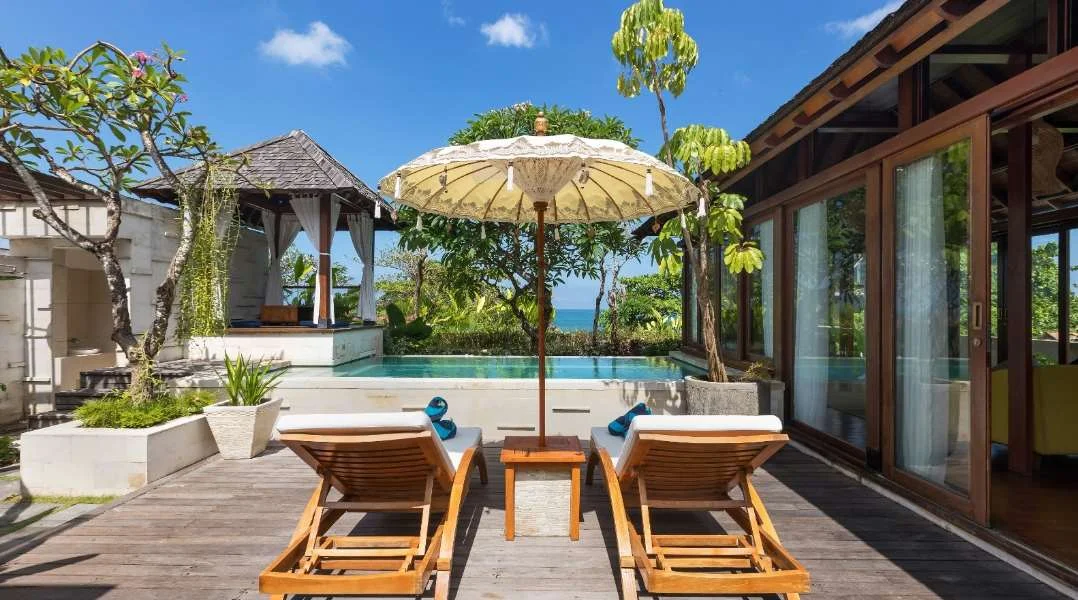 Beachfront 1-Bedroom Villa with Infinity Pool – Batu Belig, Seminyak — image 5