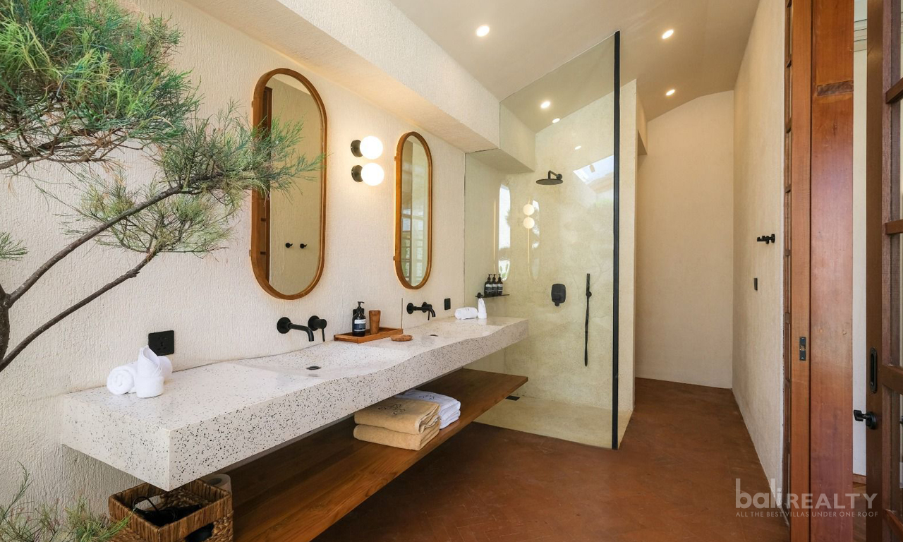 Spacious Japandi-Style Three-Bedroom Villa in Prime Seminyak – Long Lease and Great Investment Opportunity — image 13