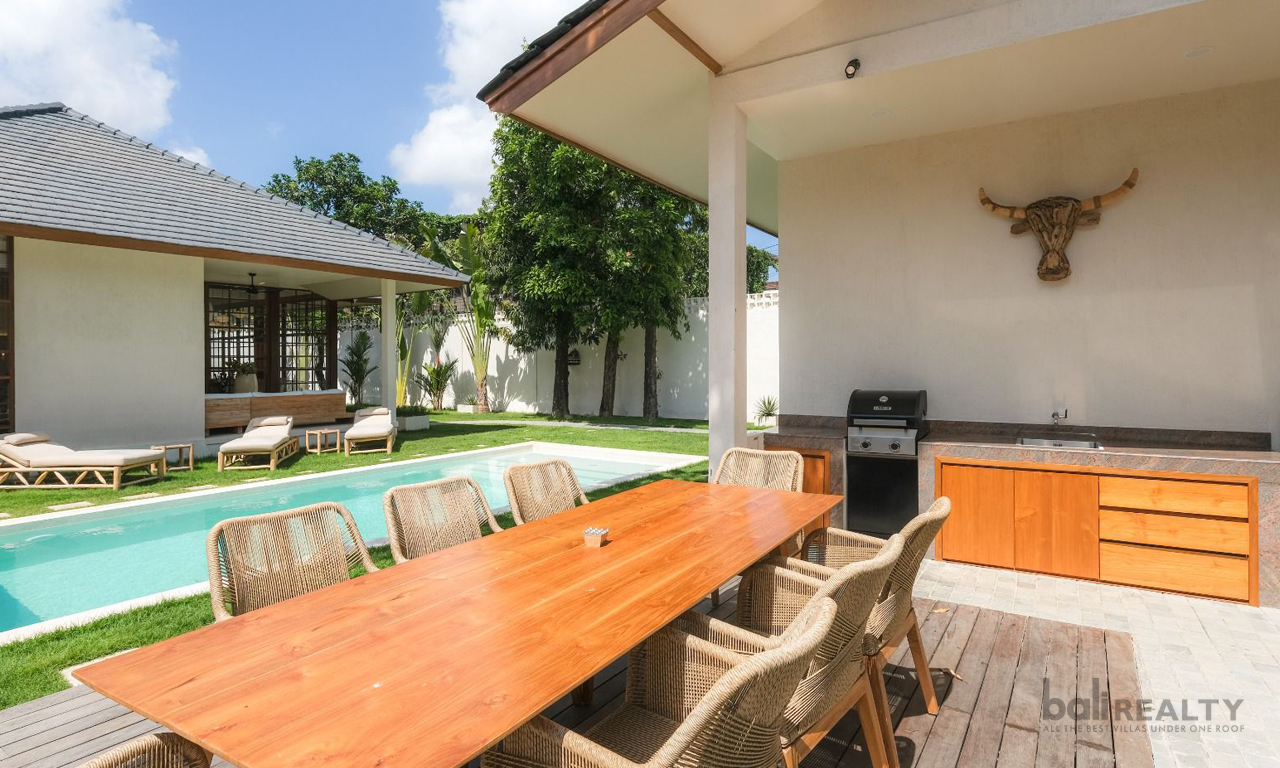 Spacious Japandi-Style Three-Bedroom Villa in Prime Seminyak – Long Lease and Great Investment Opportunity — image 1