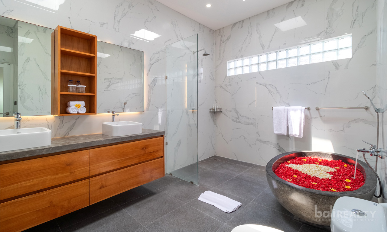 Two-Bedroom Monthly Villa in Seminyak – Fully Furnished and Great Location — image 15