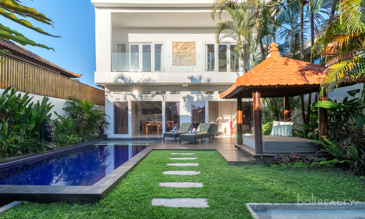 Two-Bedroom Monthly Villa in Seminyak – Fully Furnished and Great Location — image 1