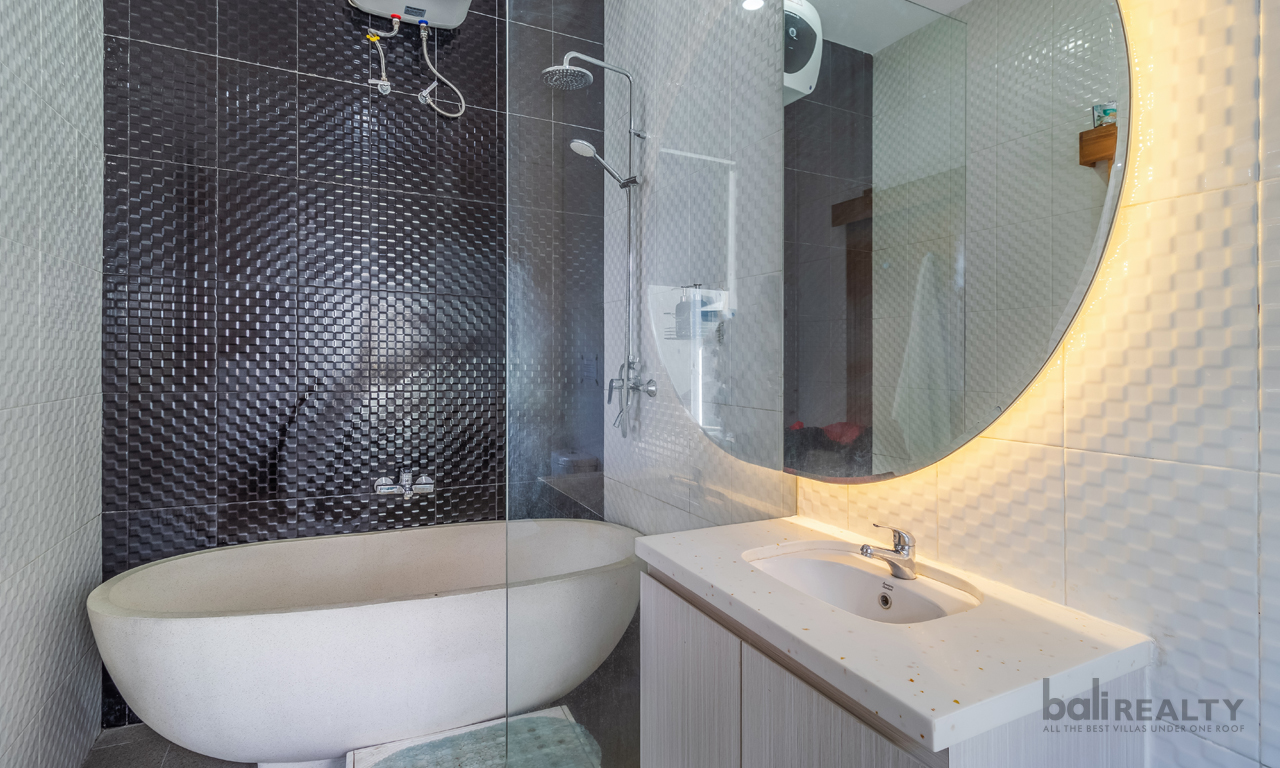 Two-Bedroom Chic Villa in Trendy Seminyak Area: Turnkey Investment 2944 — image 9