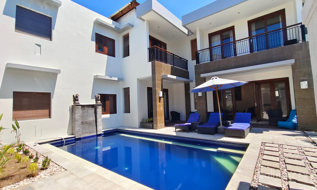 Spacious 3-Bedroom Yearly Rental in Prime Seminyak Location – 3008