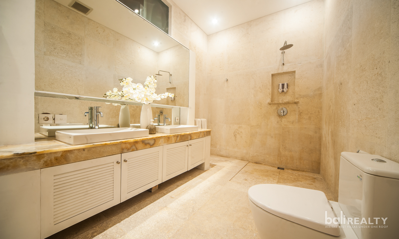 Spacious 4-Bedroom Villa for Yearly Rental Near Petitenget Beach, Seminyak 3019 — image 18