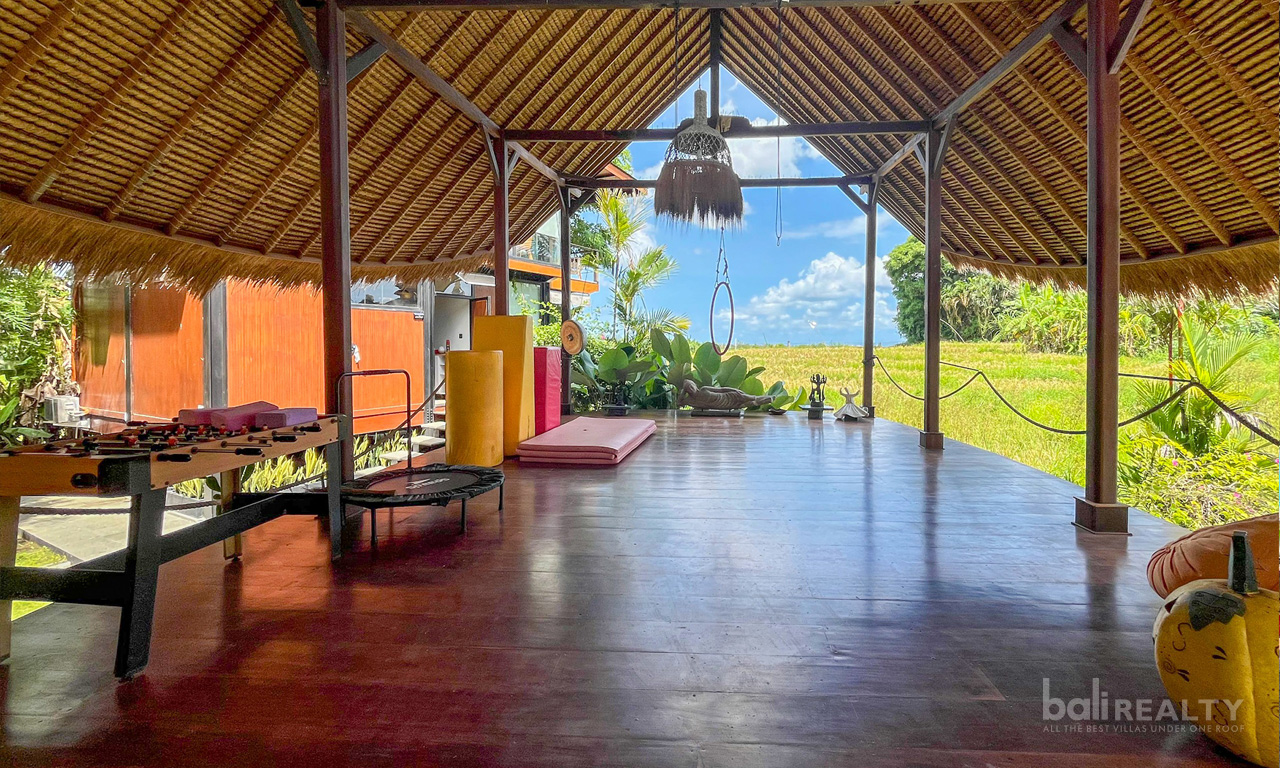 Two-Bedroom Rustic Villa with Rice Field Views Near Seseh Beach – Monthly or Yearly — image 3