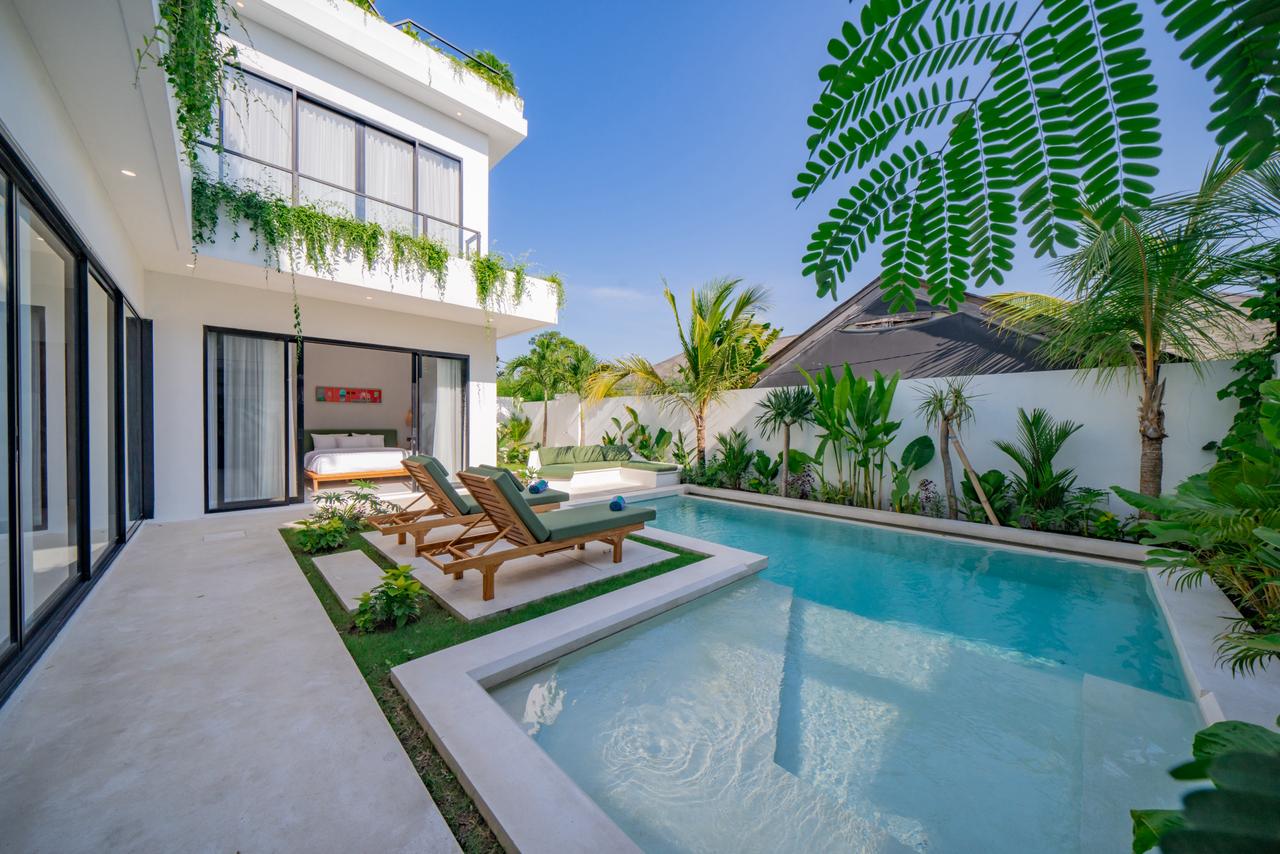 Spacious 4-Bedroom Villa with Rooftop Sunset Lounge for Yearly Rent in Umalas — image 1