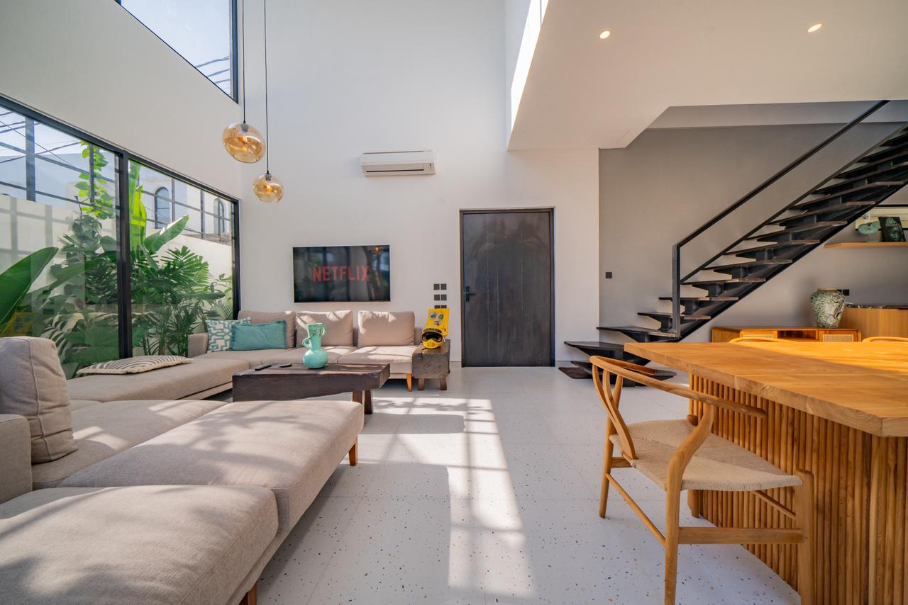 Spacious 4-Bedroom Villa with Rooftop Sunset Lounge for Yearly Rent in Umalas — image 8