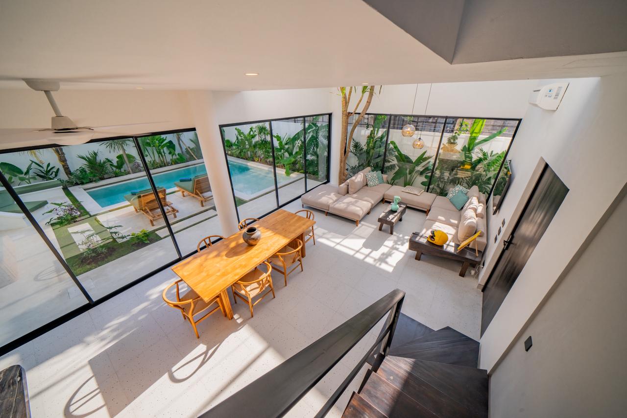 Spacious 4-Bedroom Villa with Rooftop Sunset Lounge for Yearly Rent in Umalas — image 9