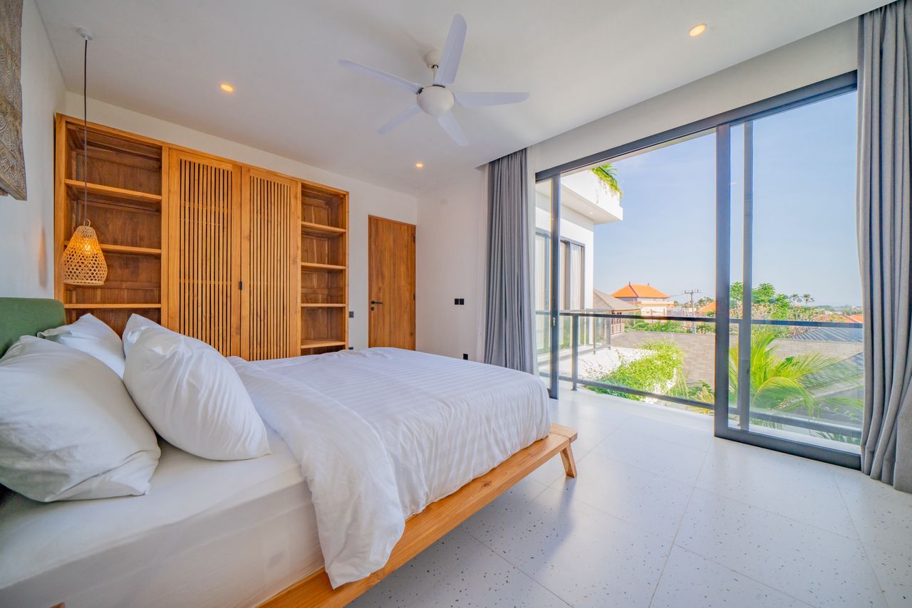 Spacious 4-Bedroom Villa with Rooftop Sunset Lounge for Yearly Rent in Umalas — image 14