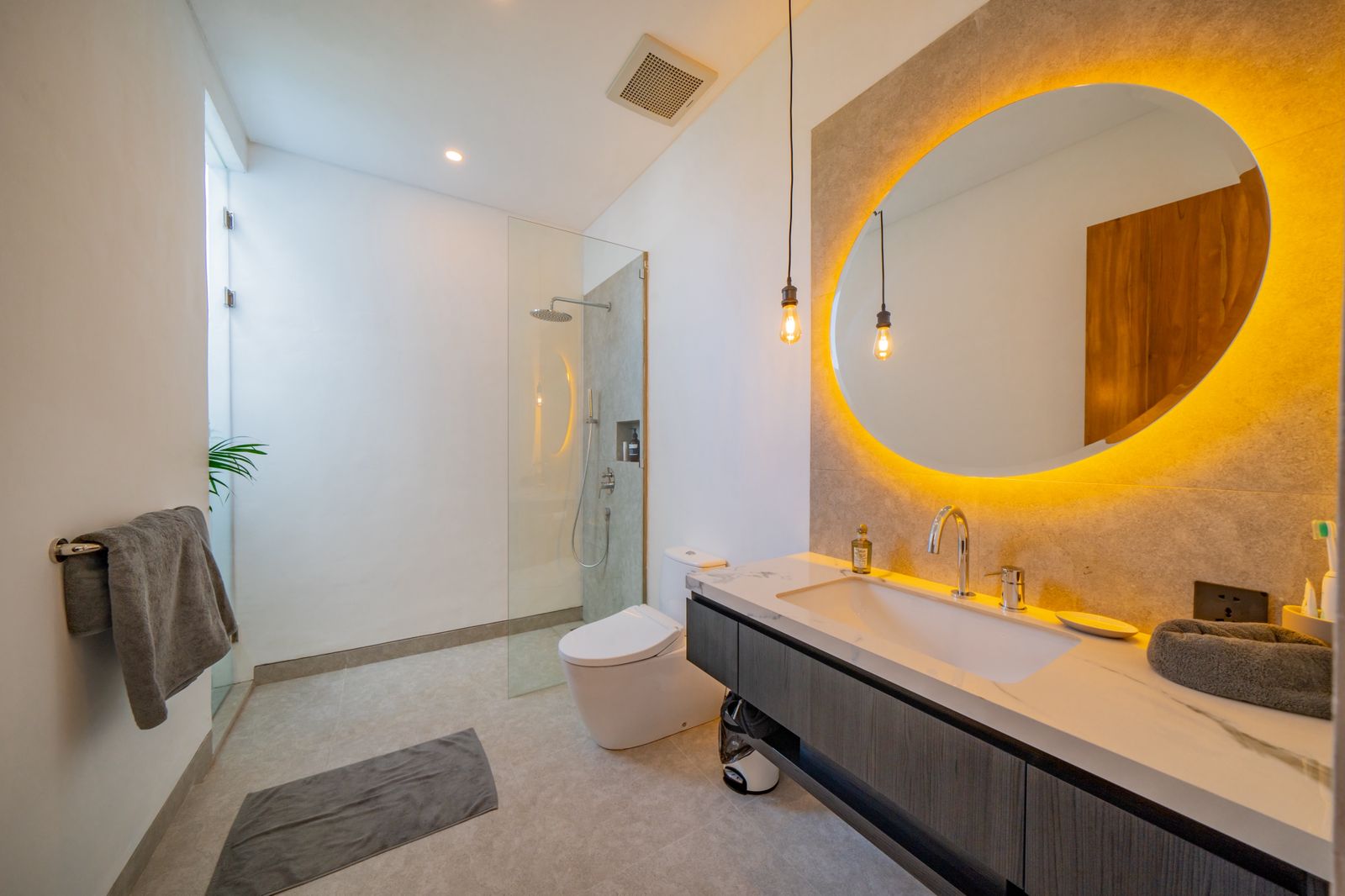 Spacious 4-Bedroom Villa with Rooftop Sunset Lounge for Yearly Rent in Umalas — image 18