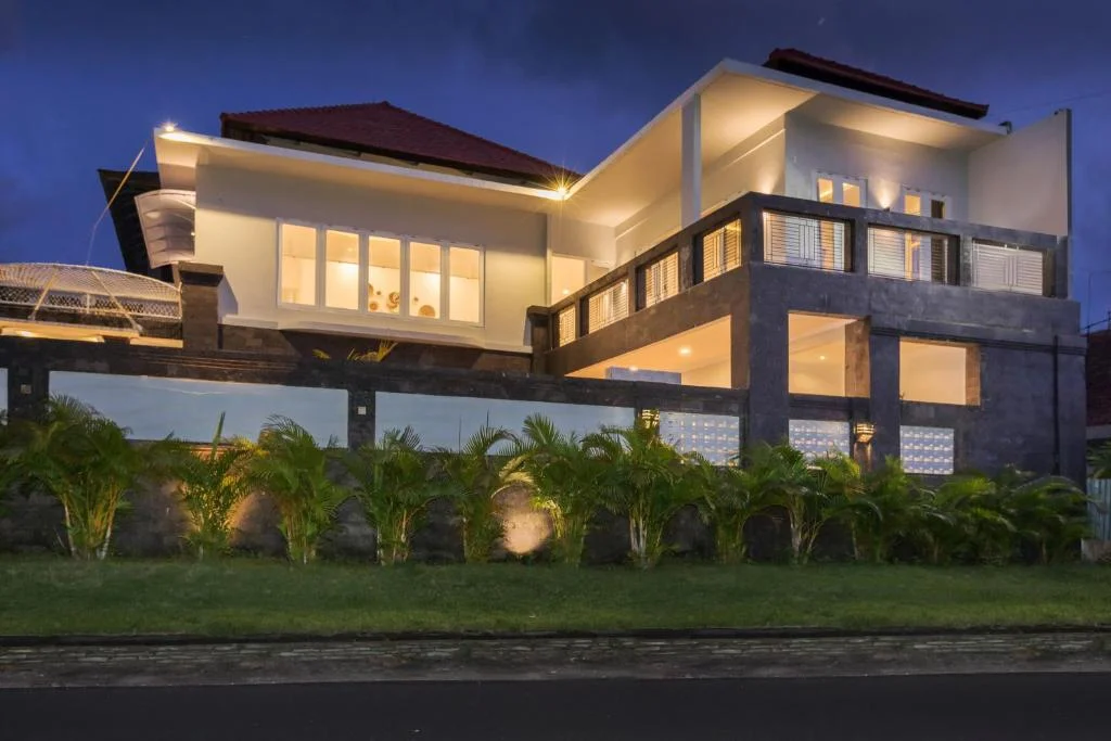 Spacious 5-Bedroom Jimbaran Villa with Private Pool, Billiard Room & Stunning Balcony Views — image 10
