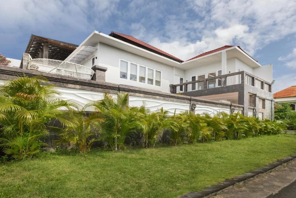 Spacious 5-Bedroom Jimbaran Villa with Private Pool, Billiard Room & Stunning Balcony Views — image 13