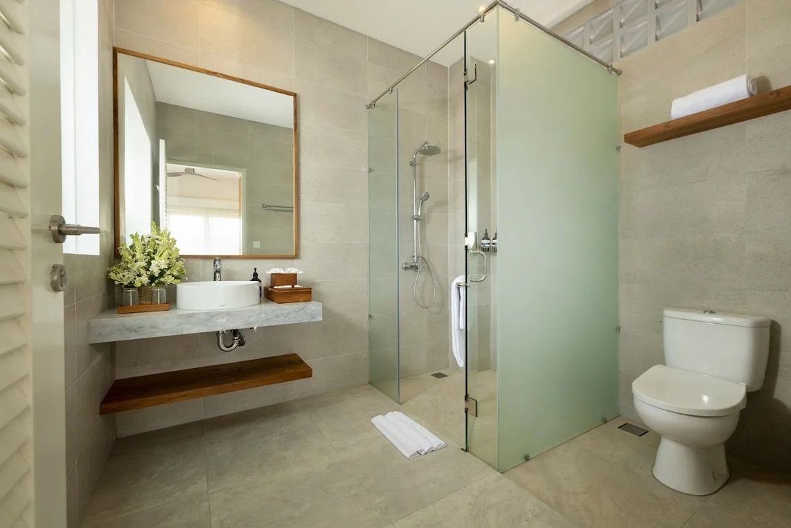 Spacious 5-Bedroom Villa in Kerobokan Bali — image 19