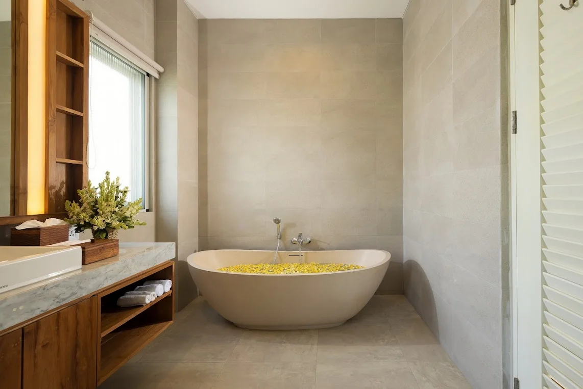 Spacious 5-Bedroom Villa in Kerobokan Bali — image 12